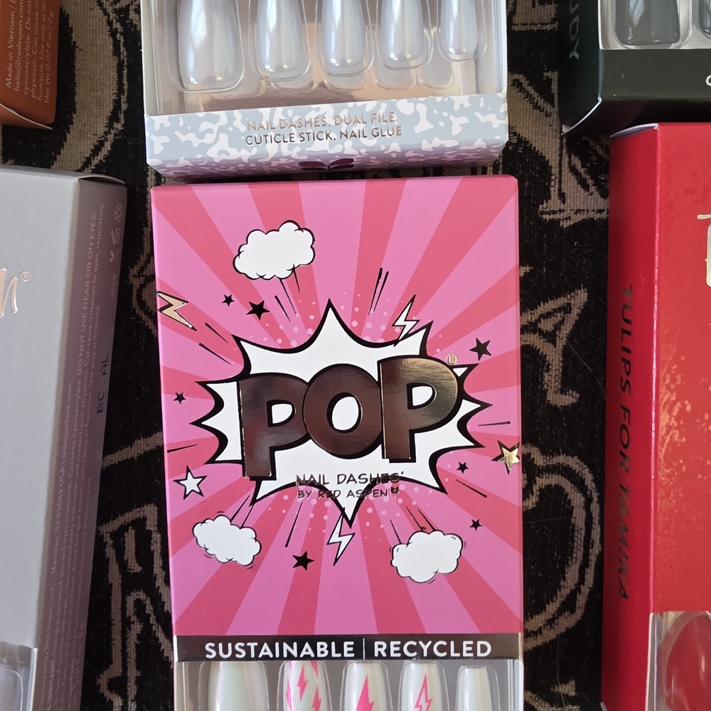 Red Aspen Press-On Nails Set - Multi-Color Collection - Picture 4 of 6